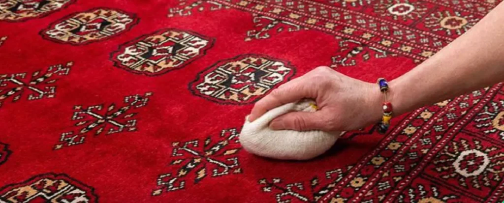 چگونه لکه‌های مختلف را از روی فرش دستبافت پاک کنیم؟