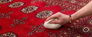 چگونه لکه‌های مختلف را از روی فرش دستبافت پاک کنیم؟
